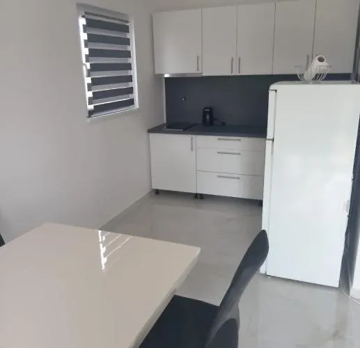 Elite Bogdanovici With Pool & Grill * Шибеник